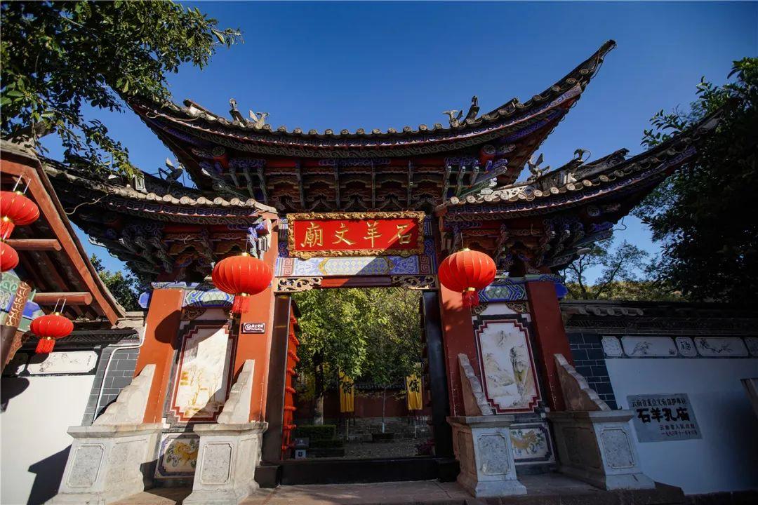 智能投影仪与电视机哪种设备不伤眼睛？